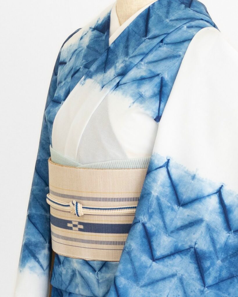 平敷さんの浴衣と産地のミンサー半幅のコーディネート