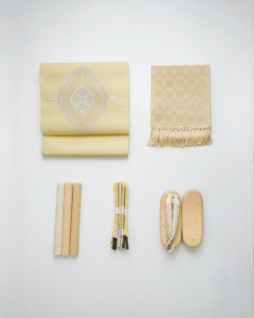 黄色の小物と帯のコーディネート