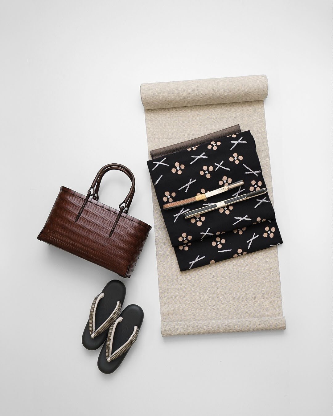 洛風林「秀衡文」の帯を、大人に締める